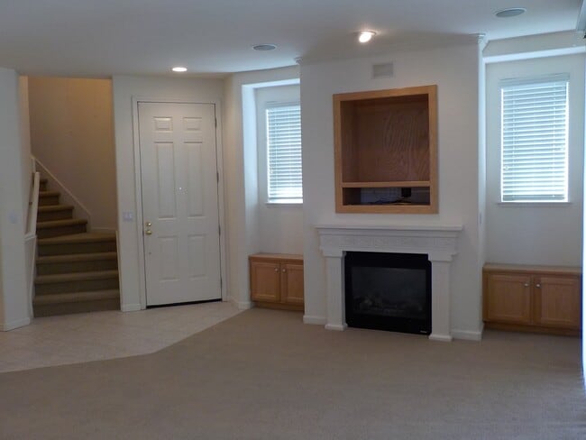Building Photo - 6391 Sussex Ct