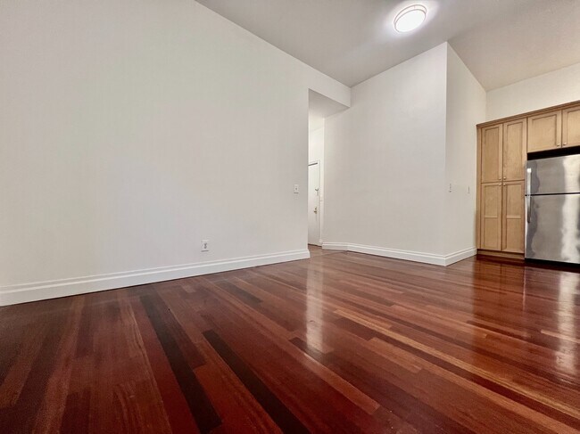 Building Photo - 611 W 137th St