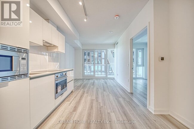 Building Photo - 230 Simcoe St