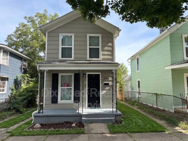 Photo - 626 Ross Avenue