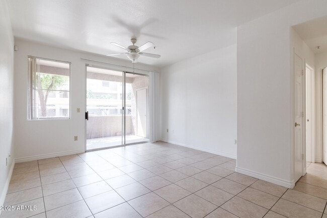 Foto del edificio - 3830 E Lakewood Pkwy E