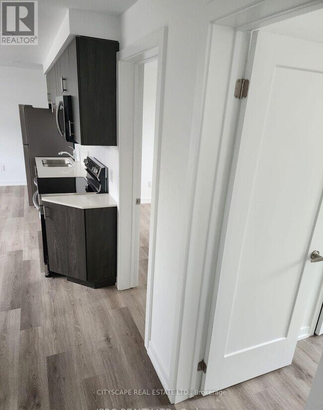 Photo du bâtiment - 814 - 4263 FOURTH AVENUE