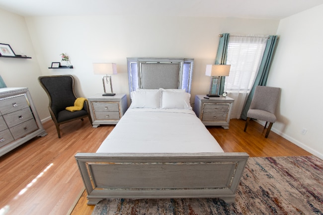 Photo - 1406 W Roberta Ave House