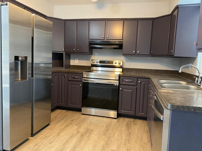 Building Photo - 2613 Drake Dr