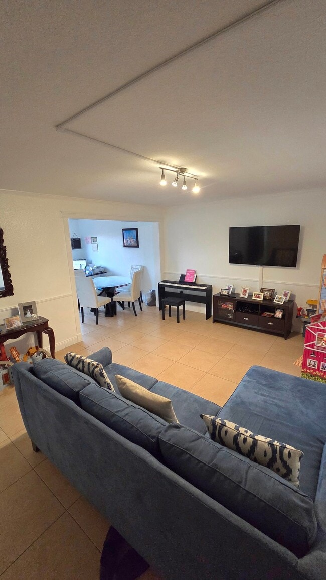 Photo - 21 E 3rd St Apartment