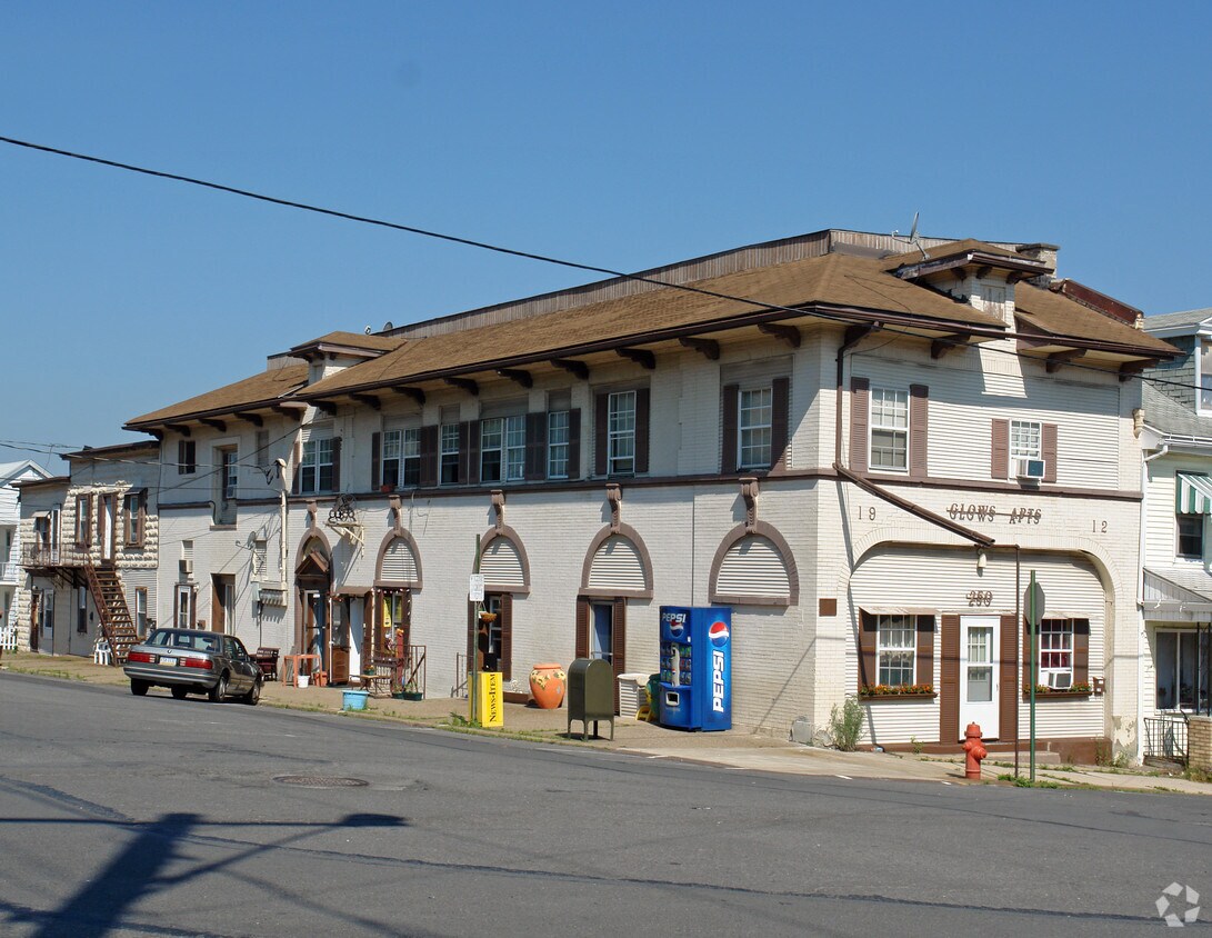 Primary Photo - Glows Apartments