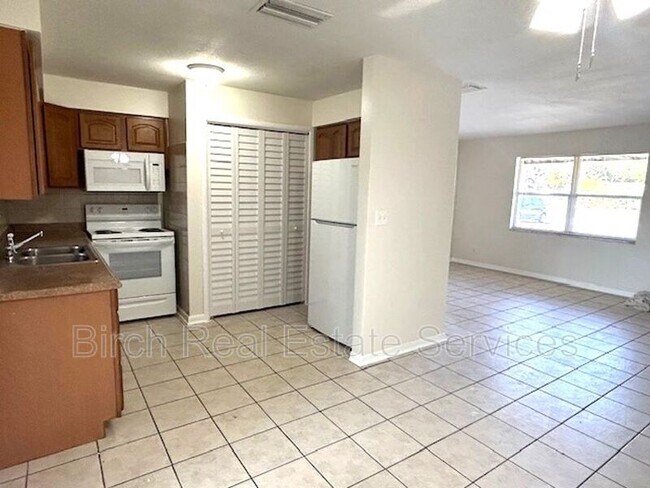 Building Photo - 2261 Curlew Ave