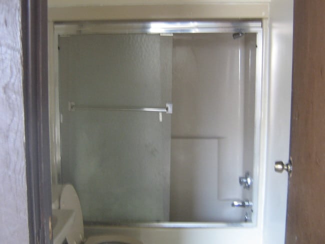Interior - Baño - 2121 Milligan Ave
