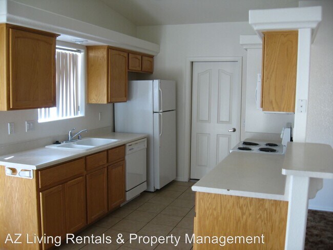 Building Photo - 2935 Palisades Dr