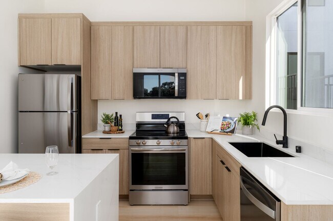 Foto del edificio - Private yard, Beautiful View, Newly Built