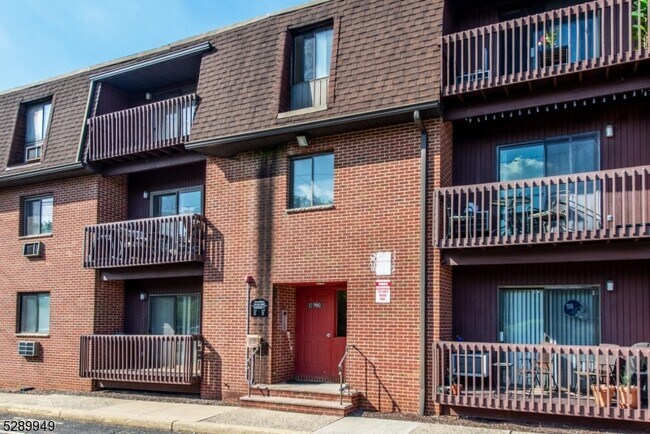 Building Photo - 760 Mill St