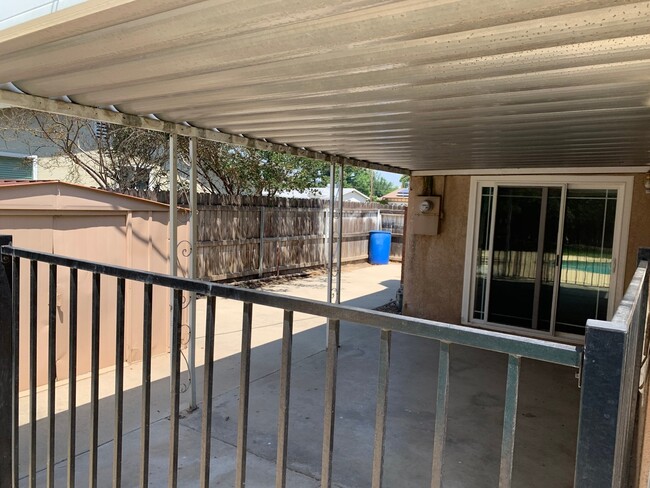 Building Photo - Charming 3 Bed, 2 Bath Visalia home coming...