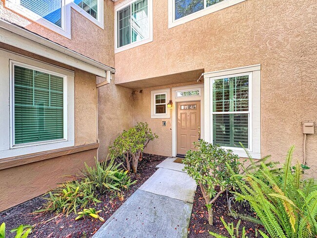 Foto del edificio - Stunning 3B/2.5BA Home in San Diego w/ Fir...