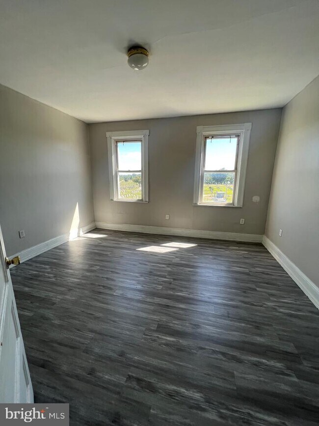 Foto del edificio - 3004 Edmondson Ave