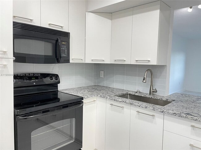 Foto del edificio - 2810 NE 201st Terrace