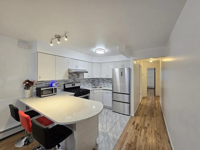 Foto del edificio - 8620 Bay 16th St