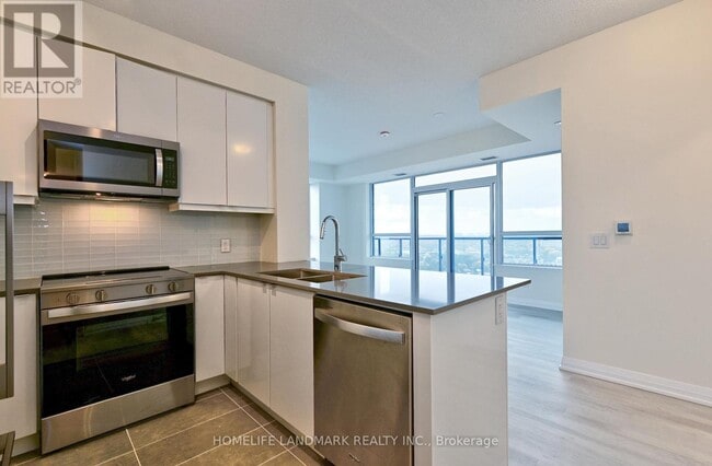 Photo du bâtiment - 3270 Sheppard Ave E