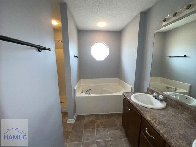 Building Photo - 215 Bridgemont Way