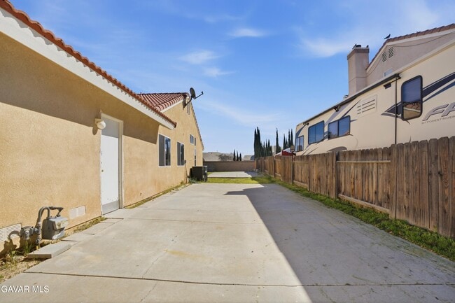 Building Photo - 44762 Shadowcrest Dr