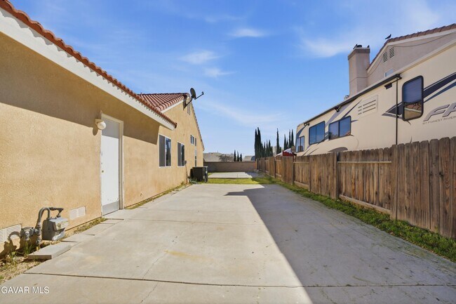 Foto del edificio - 44762 Shadowcrest Dr