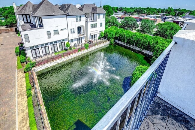 Foto del edificio - 9941 Woodwind Ln N