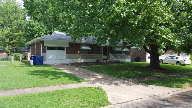 Building Photo - 320 Ward Dr