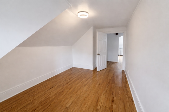 Building Photo - 157 Spadina Rd