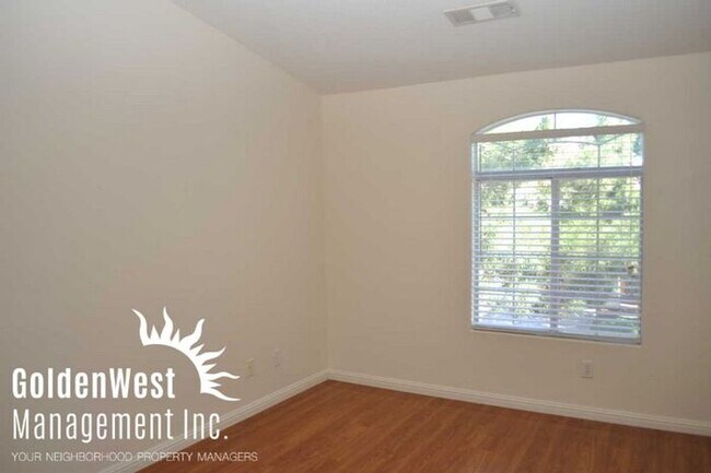 Building Photo - Outstanding 3Bdm 2.5Ba Home In Gated Sprin...