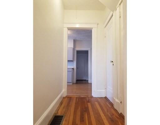 Foto del edificio - 210 Newbury Ave