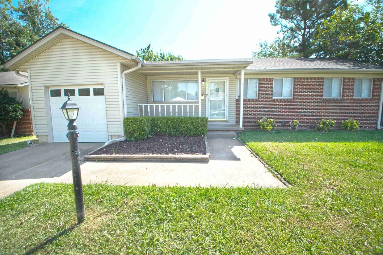 Primary Photo - 2713 S Norwood Ave