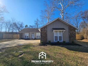 Building Photo - 6675 Greenbark Dr