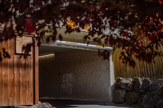 Building Photo - Bayview Apartments