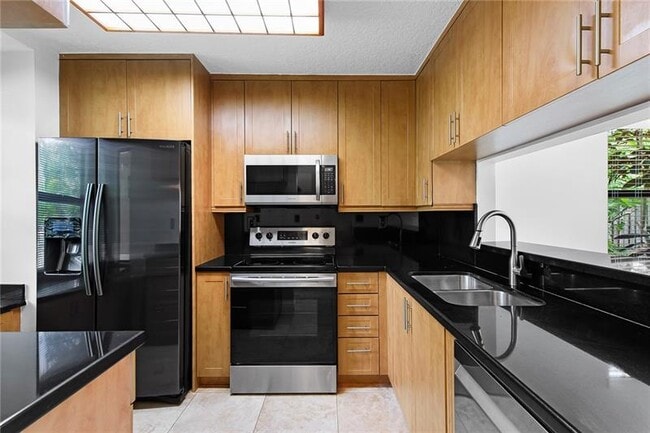Building Photo - 200 City View Dr