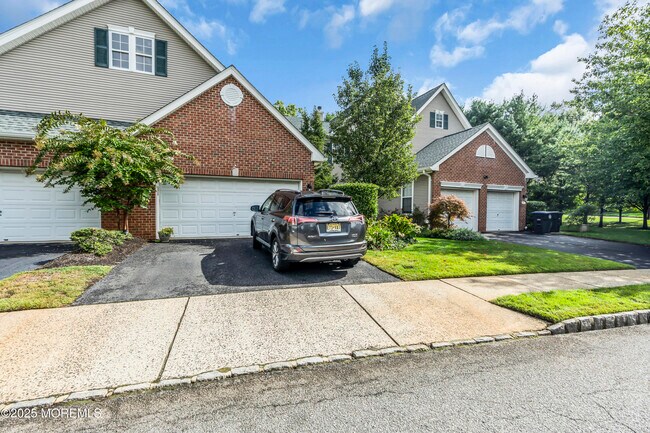 Building Photo - 2468 Robin Way