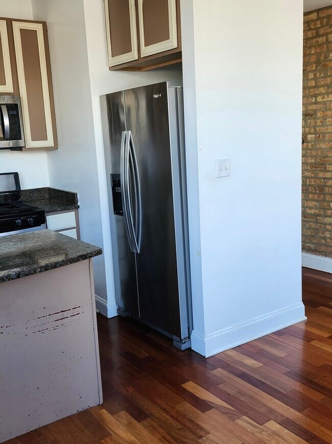 Foto del edificio - 6410 N Hoyne Ave
