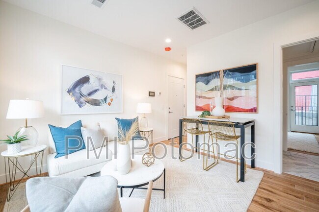 Foto del edificio - 2419 Ontario Rd NW