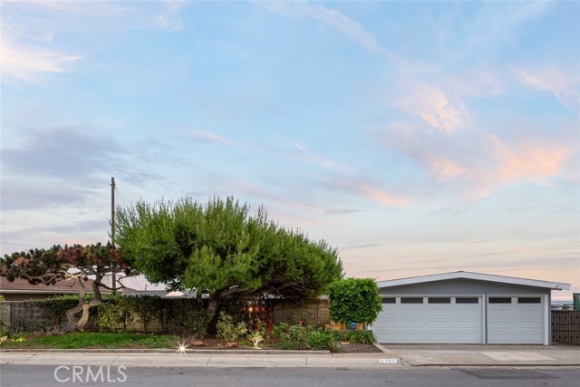 Building Photo - 1701 Kings Rd