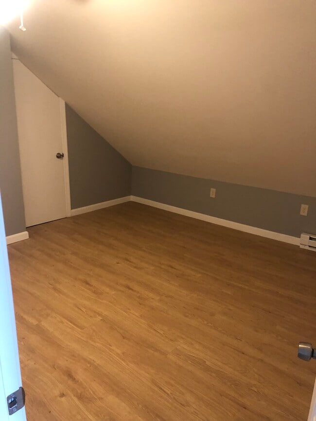 Building Photo - 128 Purchase St