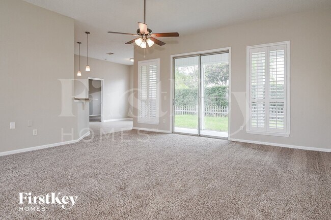 Foto del edificio - 2352 Longmont Dr