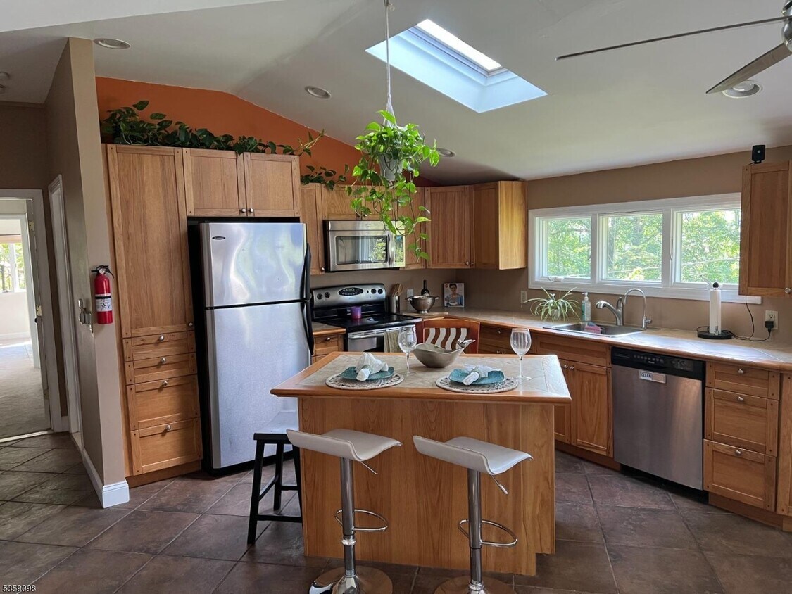 Foto principal - 139 W Shore Trail