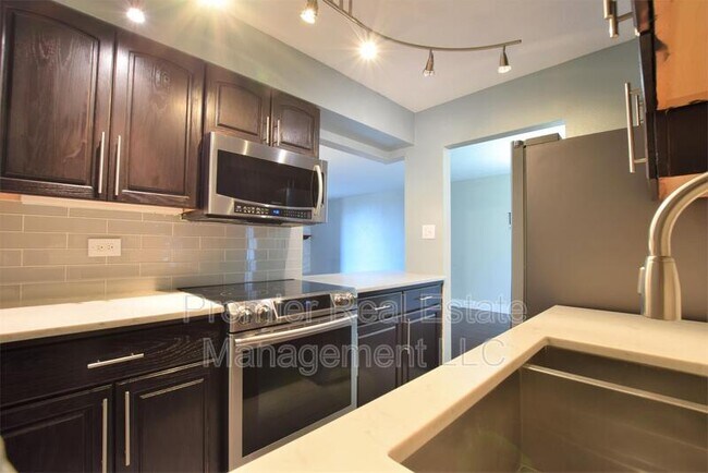 Foto del edificio - 1313 N Williams St