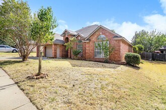 Building Photo - 4712 Shorewood Dr