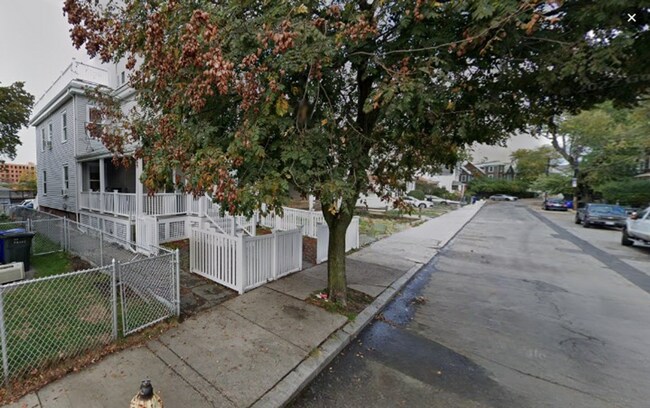 Building Photo - Four Huge BED 2-Bath ** Prime BU Location ...