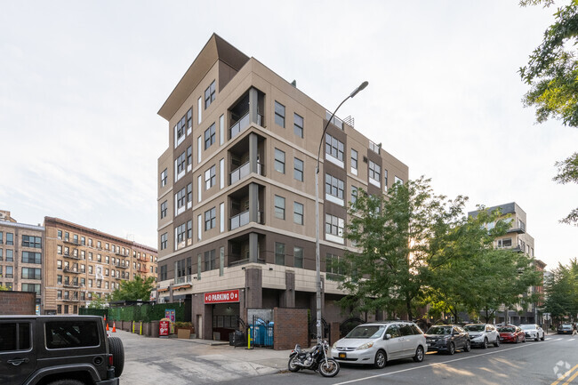 Building Photo - 456 Grand