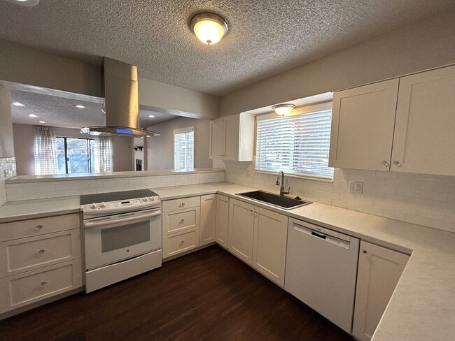Building Photo - $200 Off First Month! 2 Bed Fort Collins Townhome with Garage & Premium Amenities