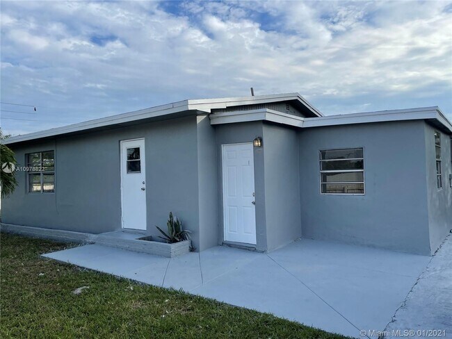 Building Photo - 3700 SW 56th Ave