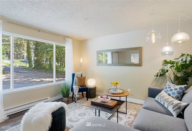 Foto del edificio - 3 br, 1 bath Duplex - 9914 112th Street So...