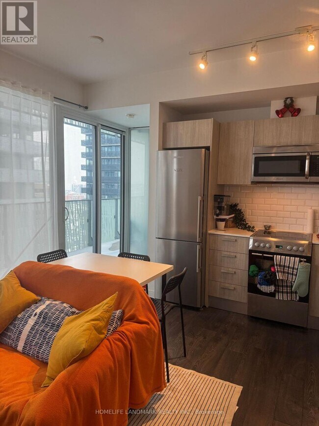 Photo du bâtiment - 42 Charles St E