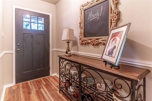 Foto del edificio - 911 Meadowlark Ln