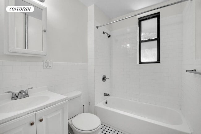 Building Photo - 787 E 10th St